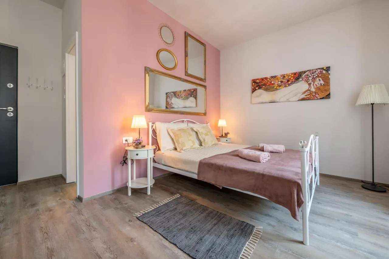 Old City Romantic Studios 4 With Free Private Parking Pula Croatia